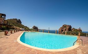 Villetta L'Estasi Tanca Piras a bordo piscina, vista mare e Wi-Fi